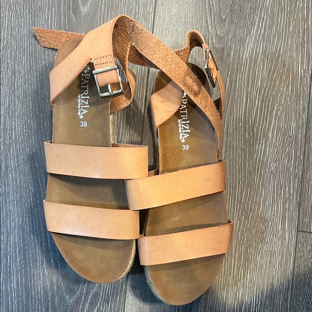 Tan Flat Sandals with Multiple Straps and Open Toe Design